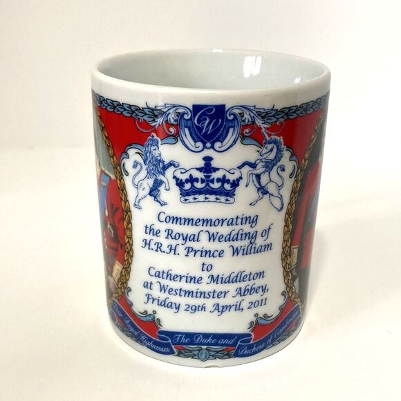 ROYAL WEDDING Prince William Kissing Catherine Kate Middleton Commemorative Mug - Picture 3 of 10